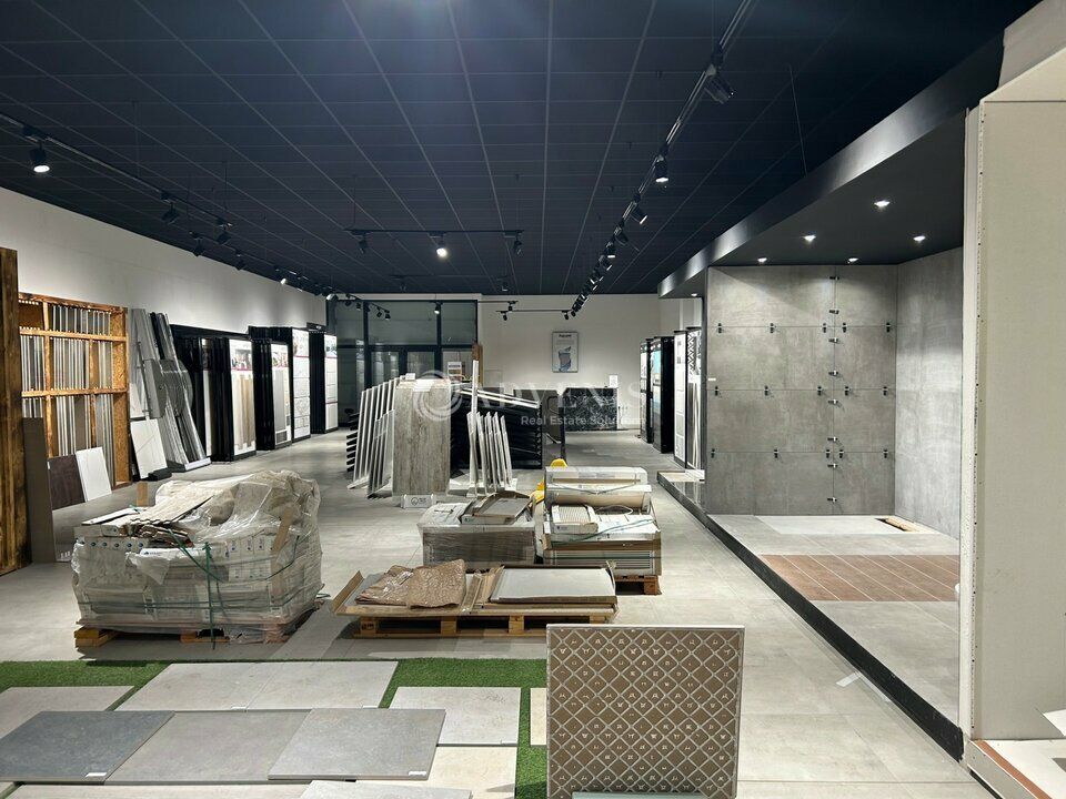 Vente local d''activites 1115 m² non divisibles