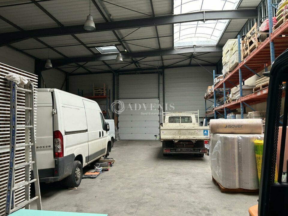 Locaux d'activité d'environ 1 115 m² à vendre à Joué les Tours 