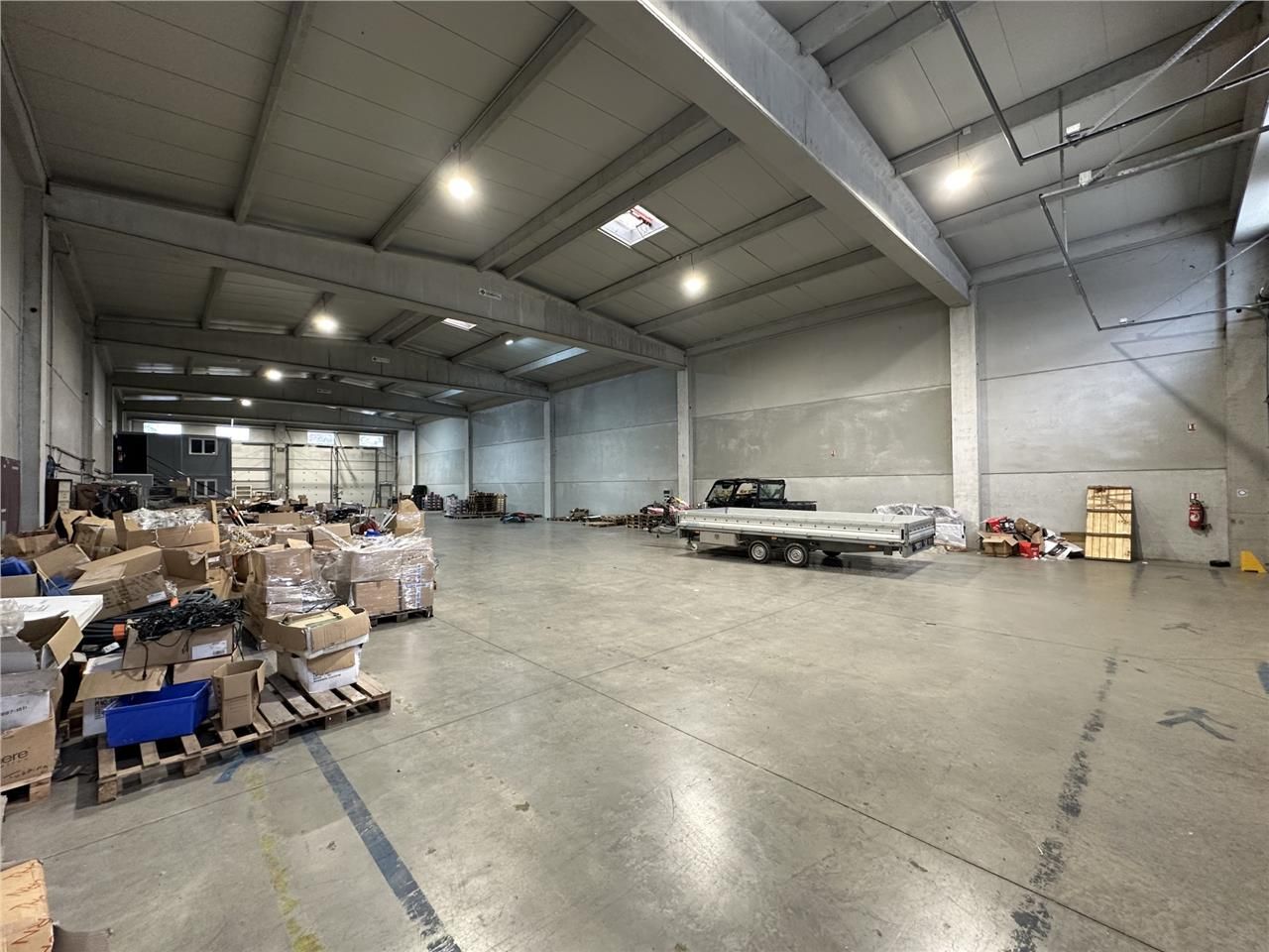 Location local 880 m² à Puget-sur-Argens