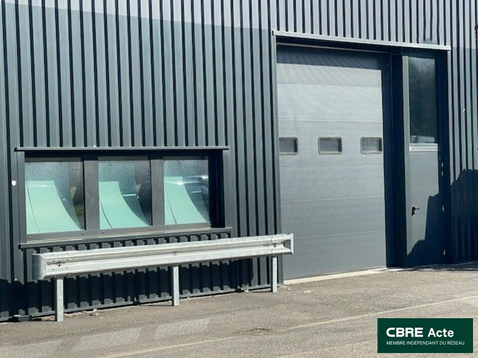 Location local d''activites 157 m² non divisibles