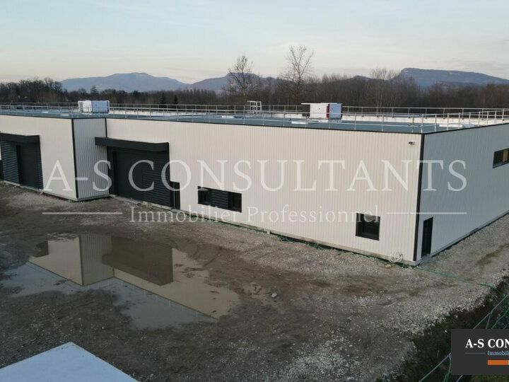 Location local 610 m² non divisibles