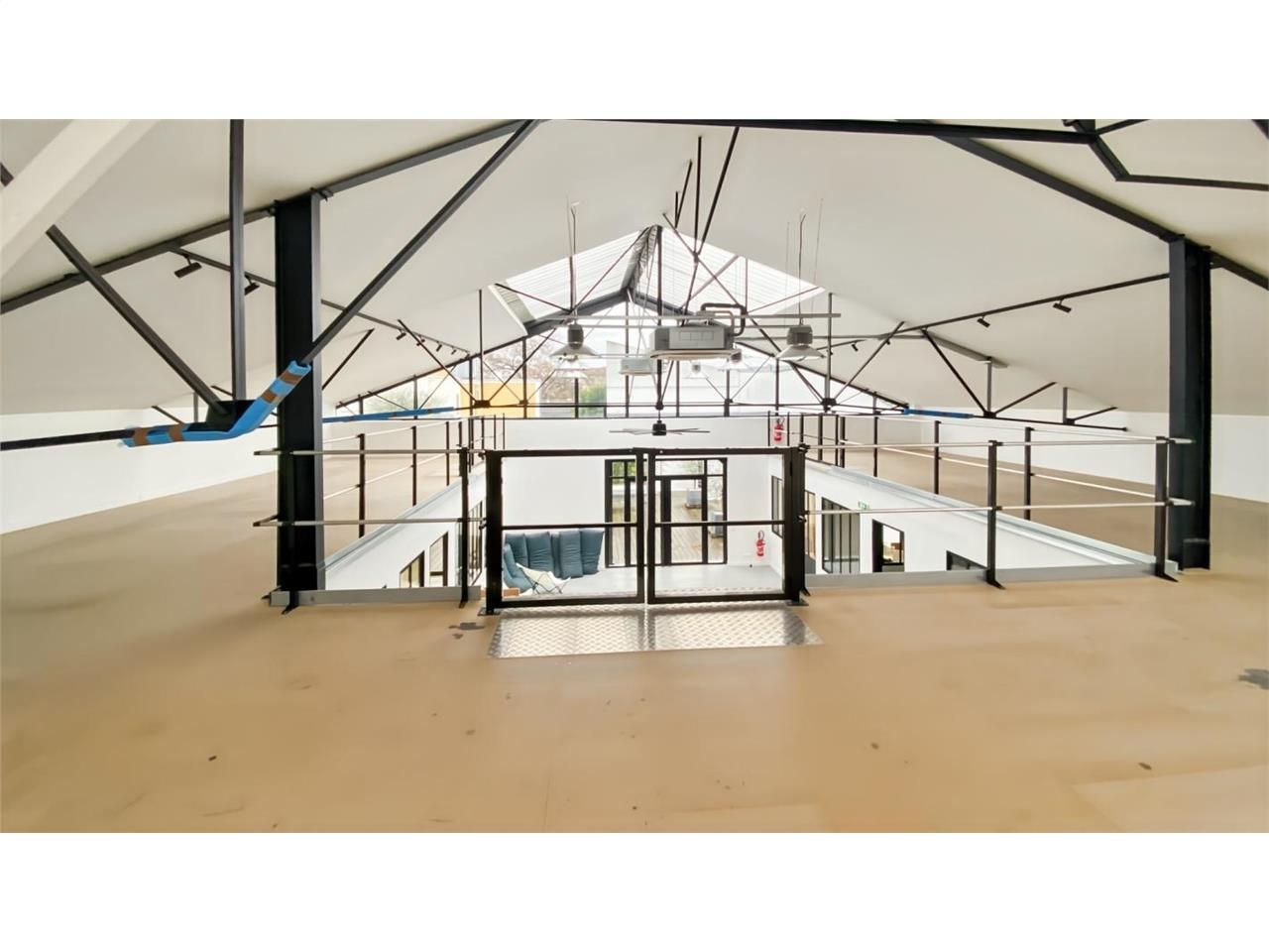 Location bureaux 700 m² non divisibles