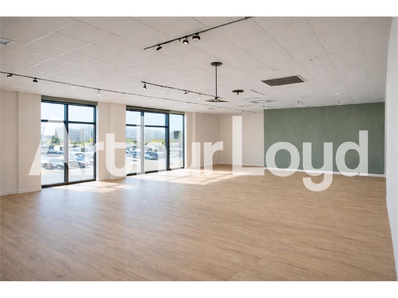 Location local commercial 470.00 m² à MONDEVILLE