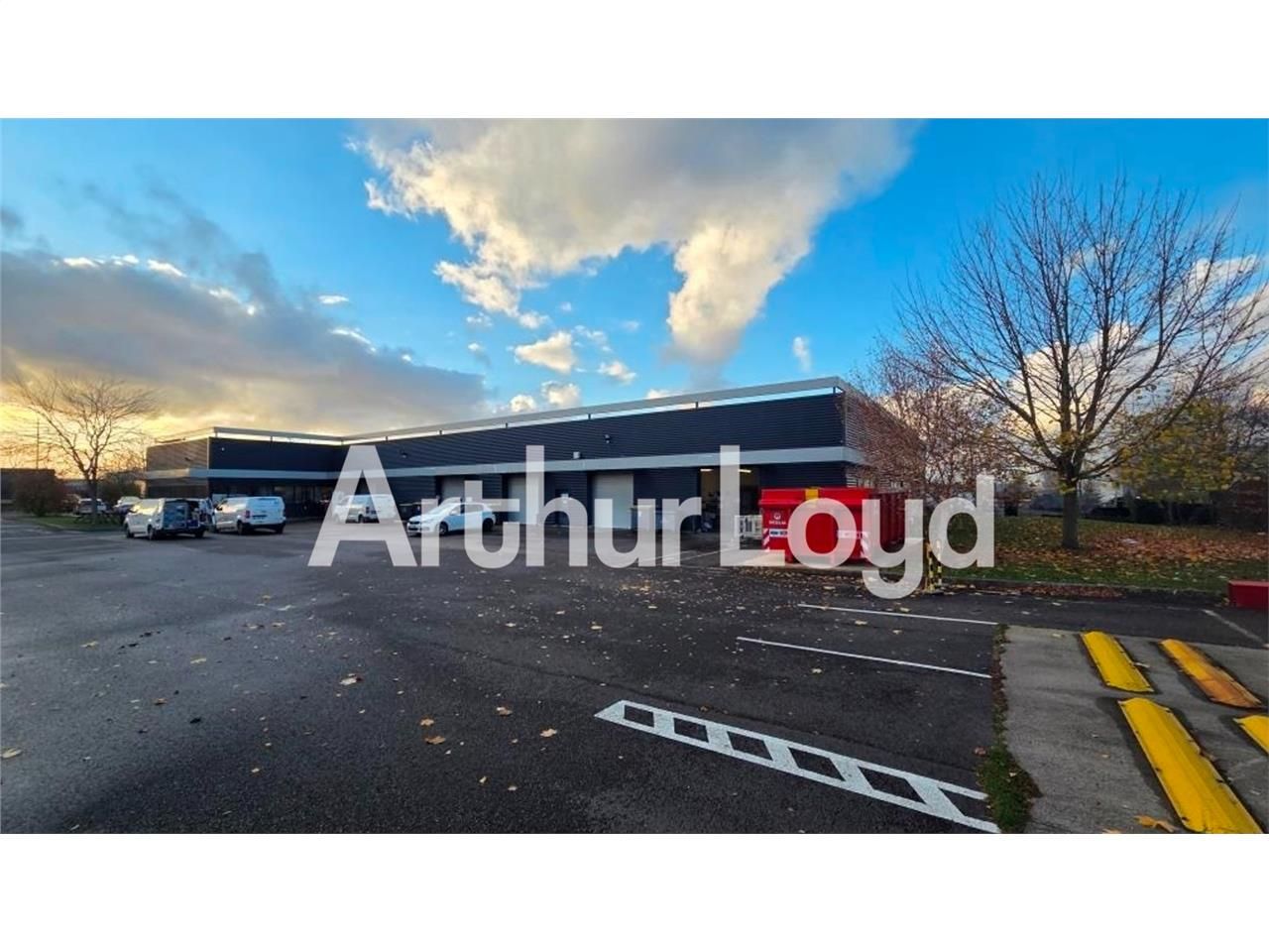 Location local 1438.00 m² à IFS