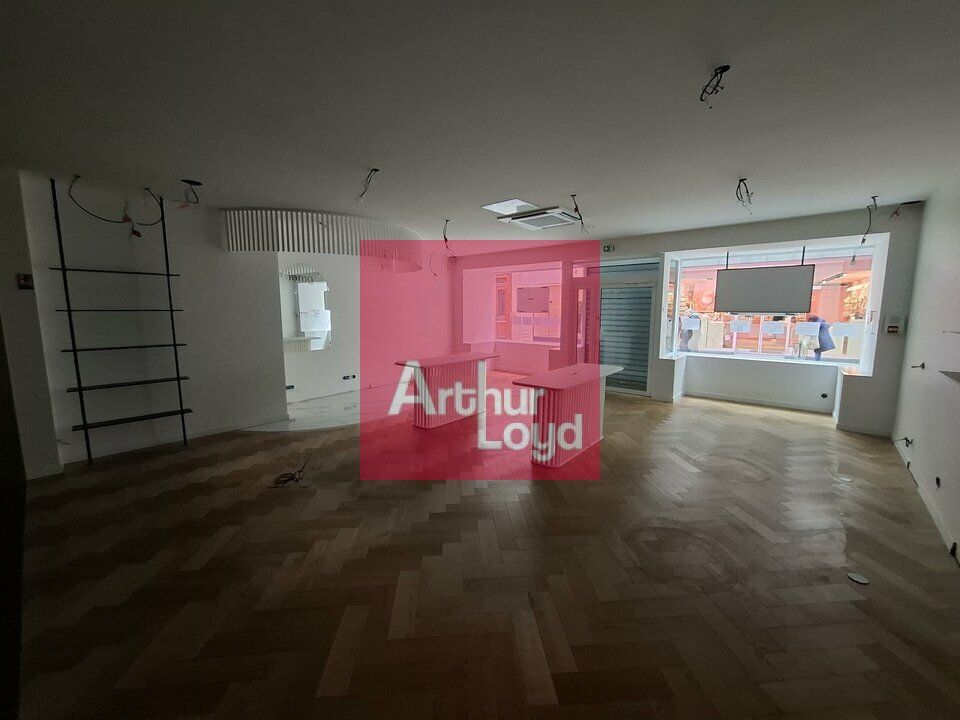 LOCAL COMMERCIAL A LOUER 168 m² dont 84 m² de vente CLERMONT-FD CENTRE VILLE