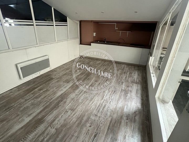 SEILH LOCATION ENTREPOT VISIBILITÉ COMMERCIALE 588m2.