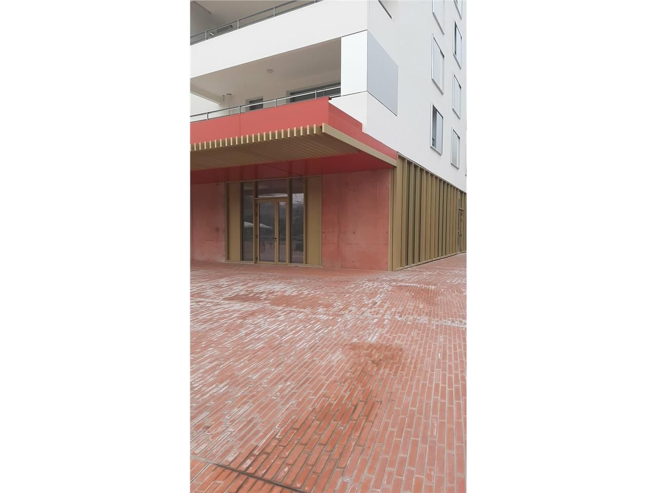 Vente local commercial 109.1 m² non divisibles