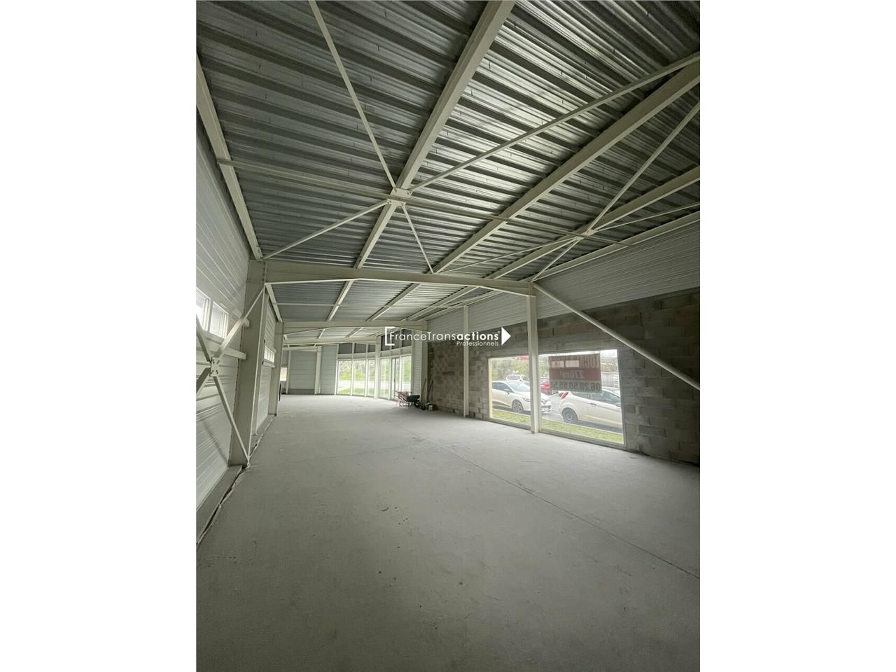 Location local commercial 270 m² non divisibles