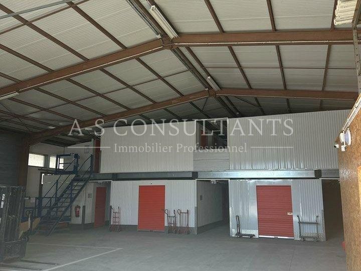 Location entrepot 1200 m² non divisibles