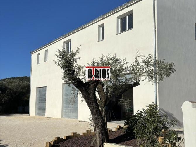 Location entrepôts 200 m² non divisibles