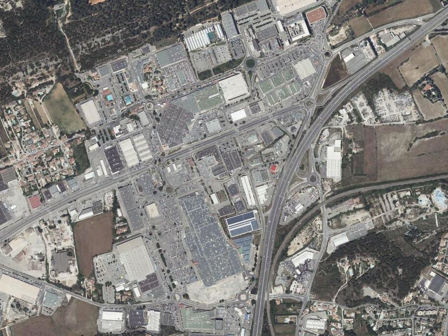 LOCAL COMMERCIAL A LOUER 840 m2 CABRIES PLAN DE CAMPAGNE