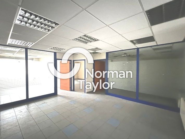 Location local commercial 242 m² non divisibles