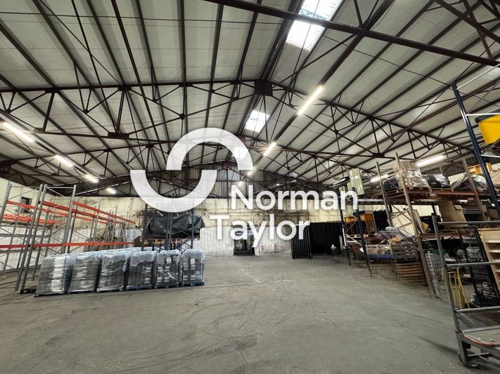 Location local d''activites 825 m² non divisibles