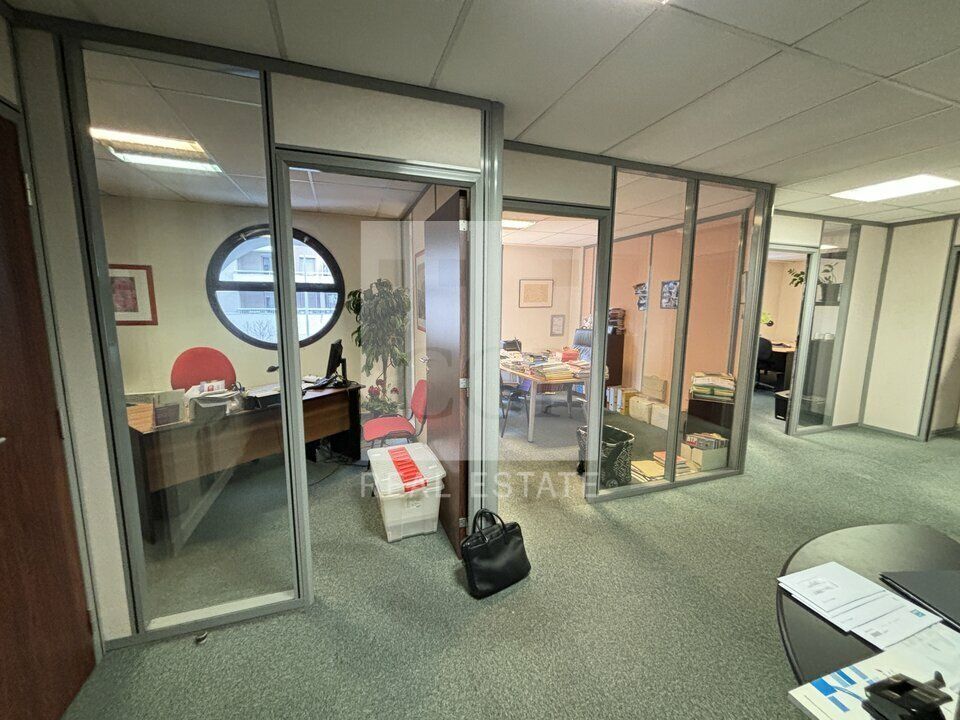 Location bureaux 74.6 m² non divisibles