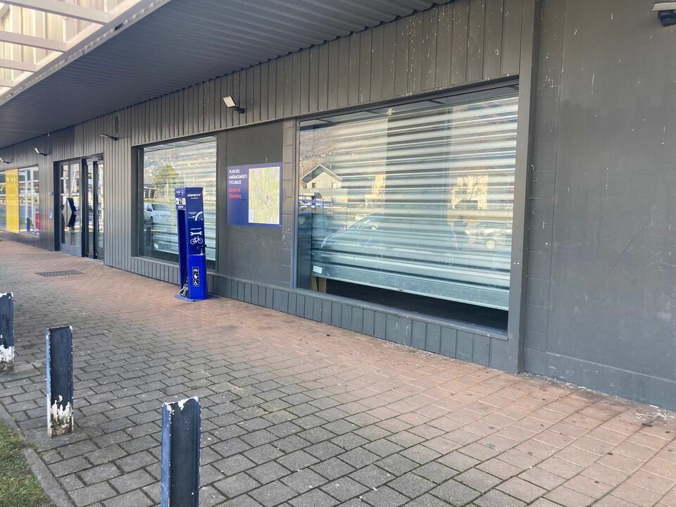 Location local commercial 400 m² non divisibles