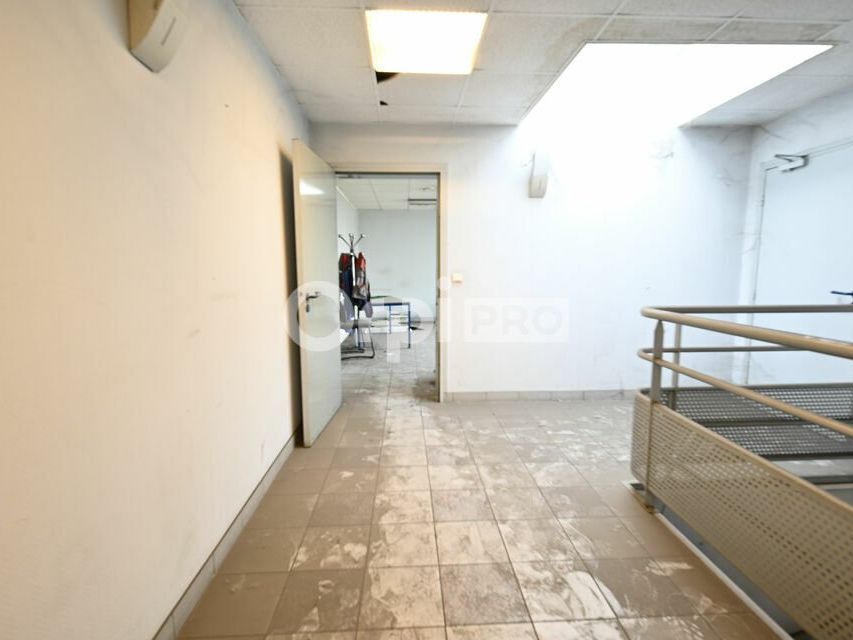 Location bureaux 121.5 m² non divisibles