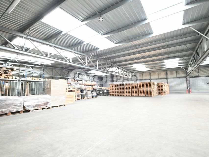 CELLULE LOGISTIQUE A LOUER - 1 000 m² DIVISIBLE - SAINT MARCEL