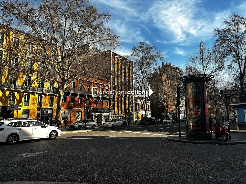 Location local commercial 100 m² non divisibles