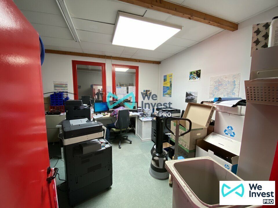 À LOUER – Bureaux avec réserve et parkings privatifs