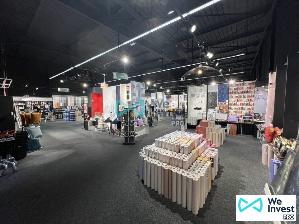 Location local commercial - 790 m²