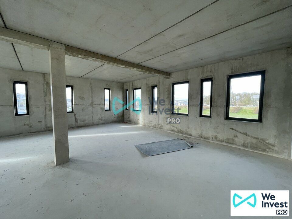  Plateau de bureaux en R+1 | Accès PMR | 19 parkings privatifs