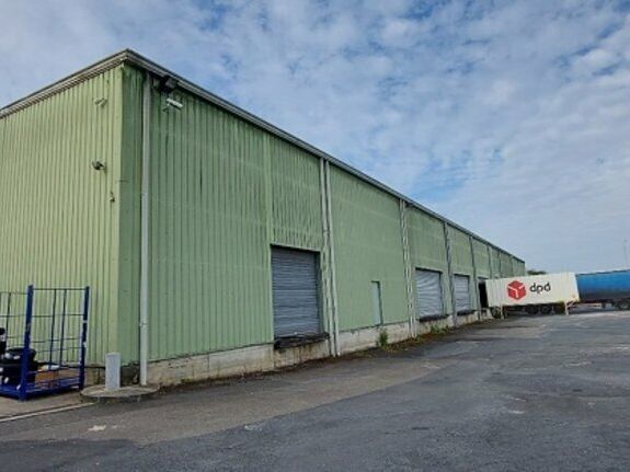 Location local d''activites 4200 m² non divisibles