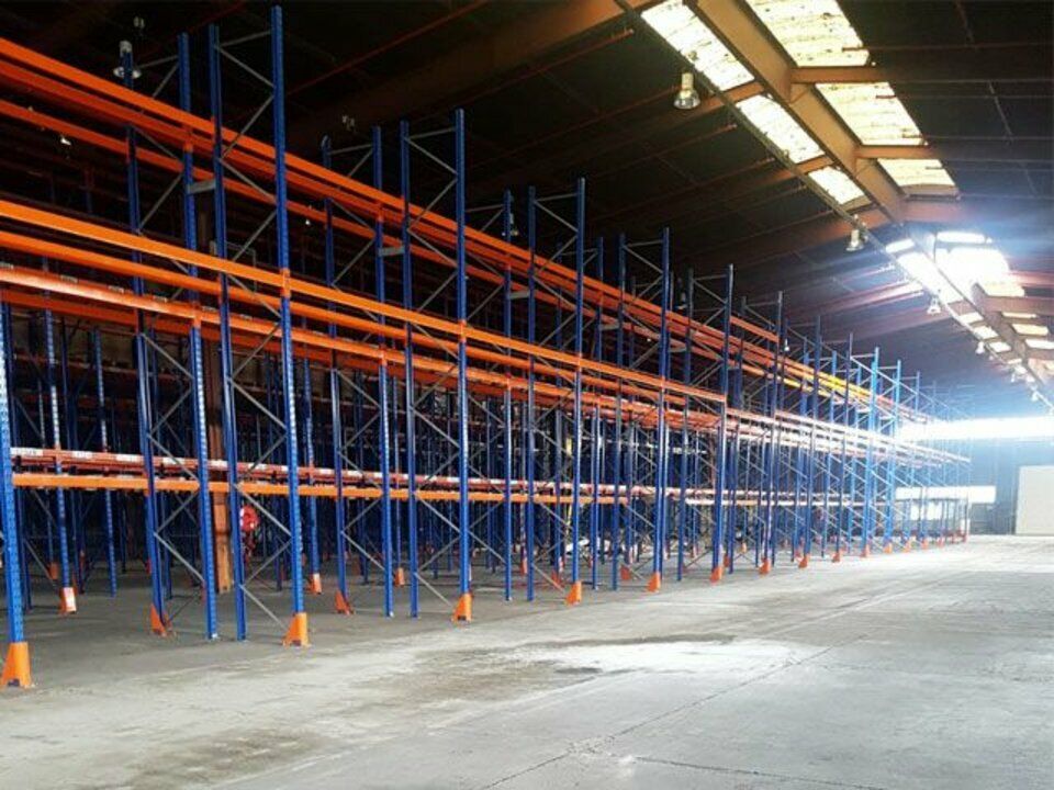 Bâtiment industriel / entrepôt de 1950m² à louer à Alençon (61)