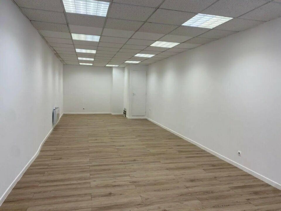 Local commercial rénové de 57 m² à louer avec vitrine au Havre