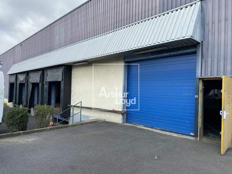 Location local d''activites 2750 m² non divisibles