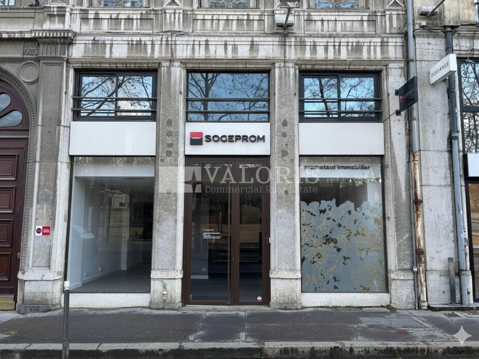 Location local commercial 199.52 m² non divisibles