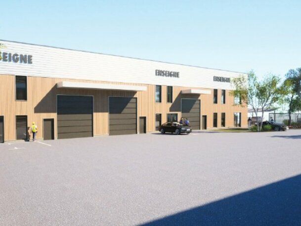 Location local d''activites 2060.2 m² divisibles à partir de 302.1 m²