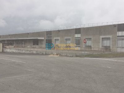 Location local d''activités 409 m² à Caudan