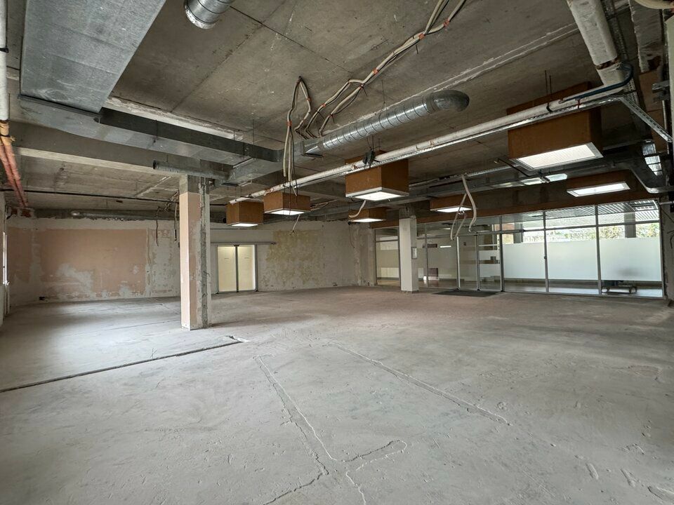 Location local commercial 400 m² non divisibles