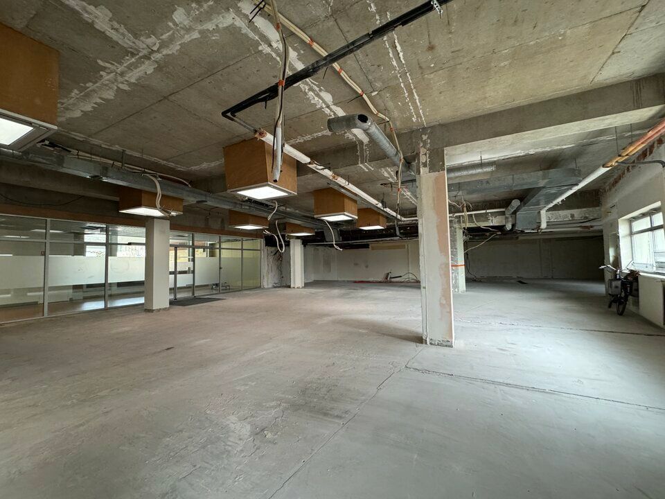 Cellule commerciale de 400 m² à louer / TOURS CENTRE Champ Girault