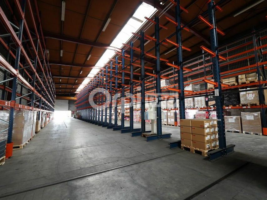 Location local d''activites 3480 m² divisibles à partir de 1570 m²