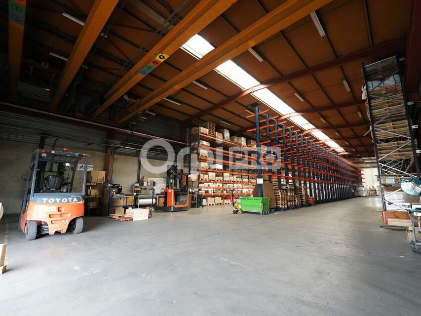 Location local d''activites 1910 m² non divisibles