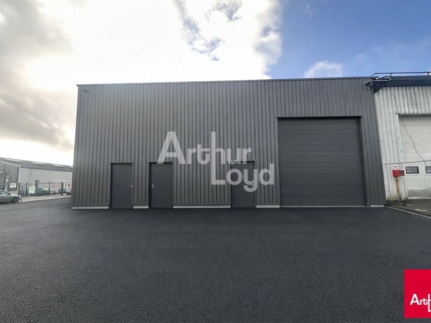 Location local d''activites 700 m² divisibles à partir de 300 m²