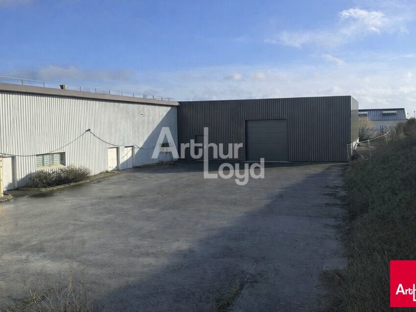 VITRE ZA DU PLAGUE - LOCAL D'ACTIVITE NEUF A LOUER -  700m² DIVISIBLE