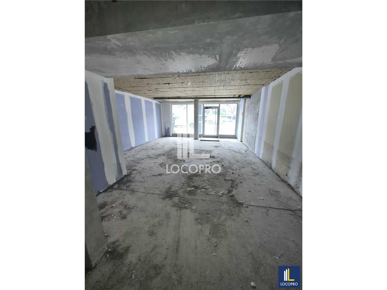 Location local commercial 49.32 m² non divisibles