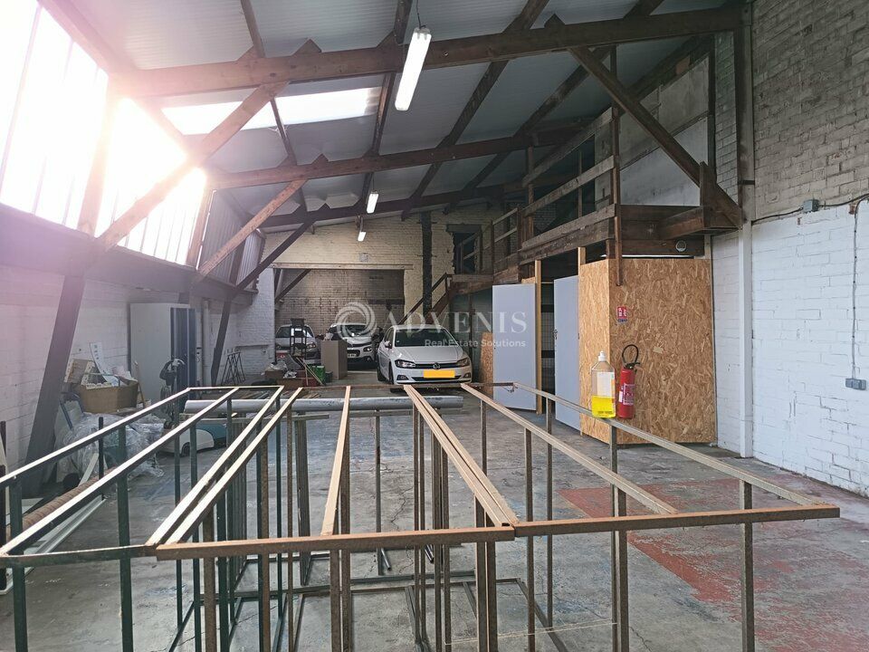 ENTREPÔT DE 380 M² AVEC 40 M² DE BUREAUX
