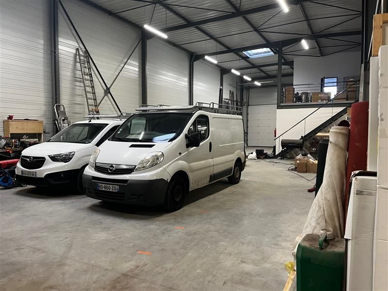 Location local d''activites 630 m² non divisibles