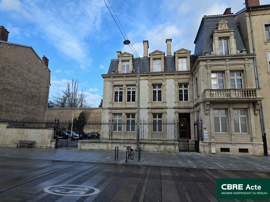 Bureaux d'exception -188m²- Rez-de-chaussée surélevé - Hôtel particulier- Nancy Centre