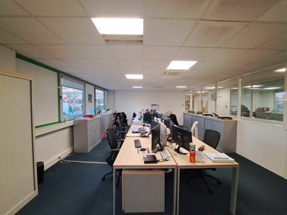 Location local d''activites 296 m² non divisibles