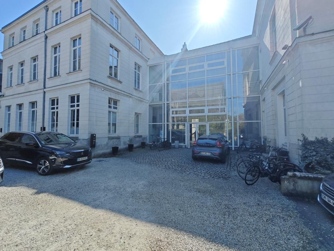 Location bureaux 201 m² divisibles à partir de 67 m²