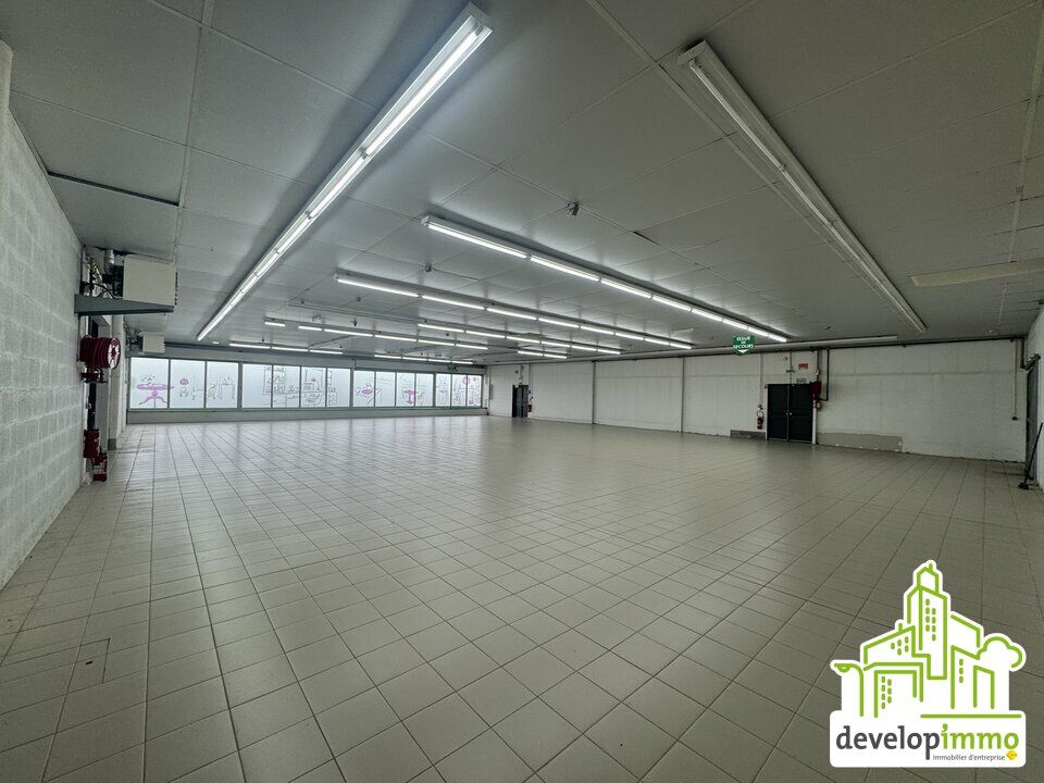 1967 m² pour ce local commercial en location à Carpiquet