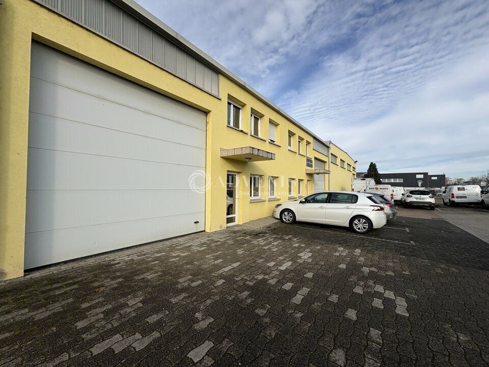 Location local d''activites 897 m² divisibles à partir de 242 m²