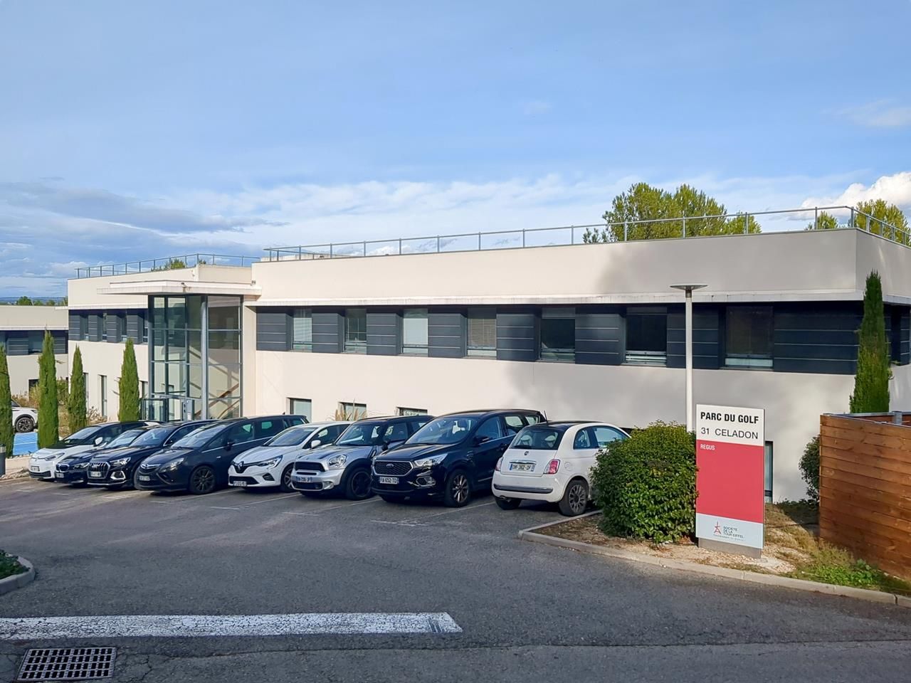 Regus_AixParcduGolfFrance_Centre880_BuildingExterior1