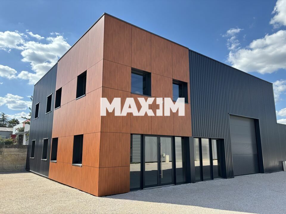 Location local d''activites 422.72 m² non divisibles