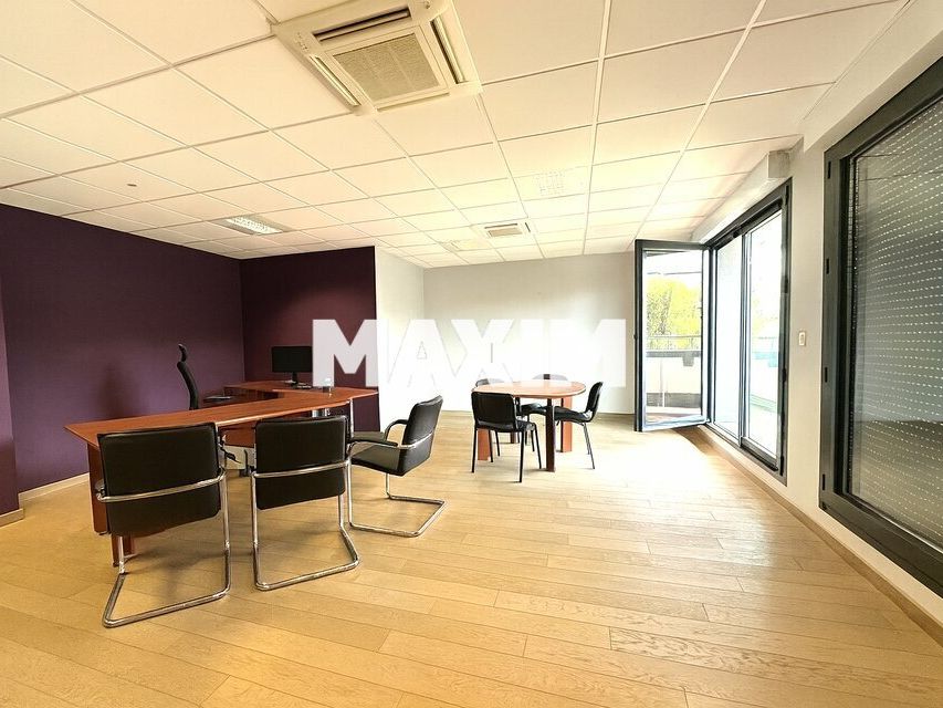 Bureaux lumineux, idéalement situés – Tram au pied de l'immeuble