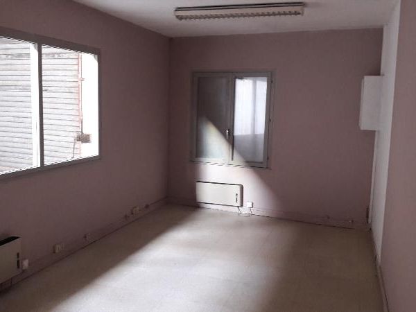 A LOUER LOCAL D'ACTIVITE PROCHE CHANTIER